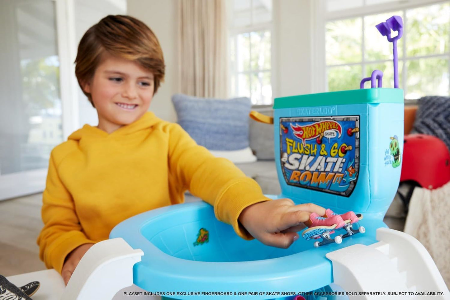 Flush & Go Skate Bowl HXL16 Fingerboard Set With 1 Exclusive Board & Pair Of Removable Skate Shoes (Hot Wheels Skate)