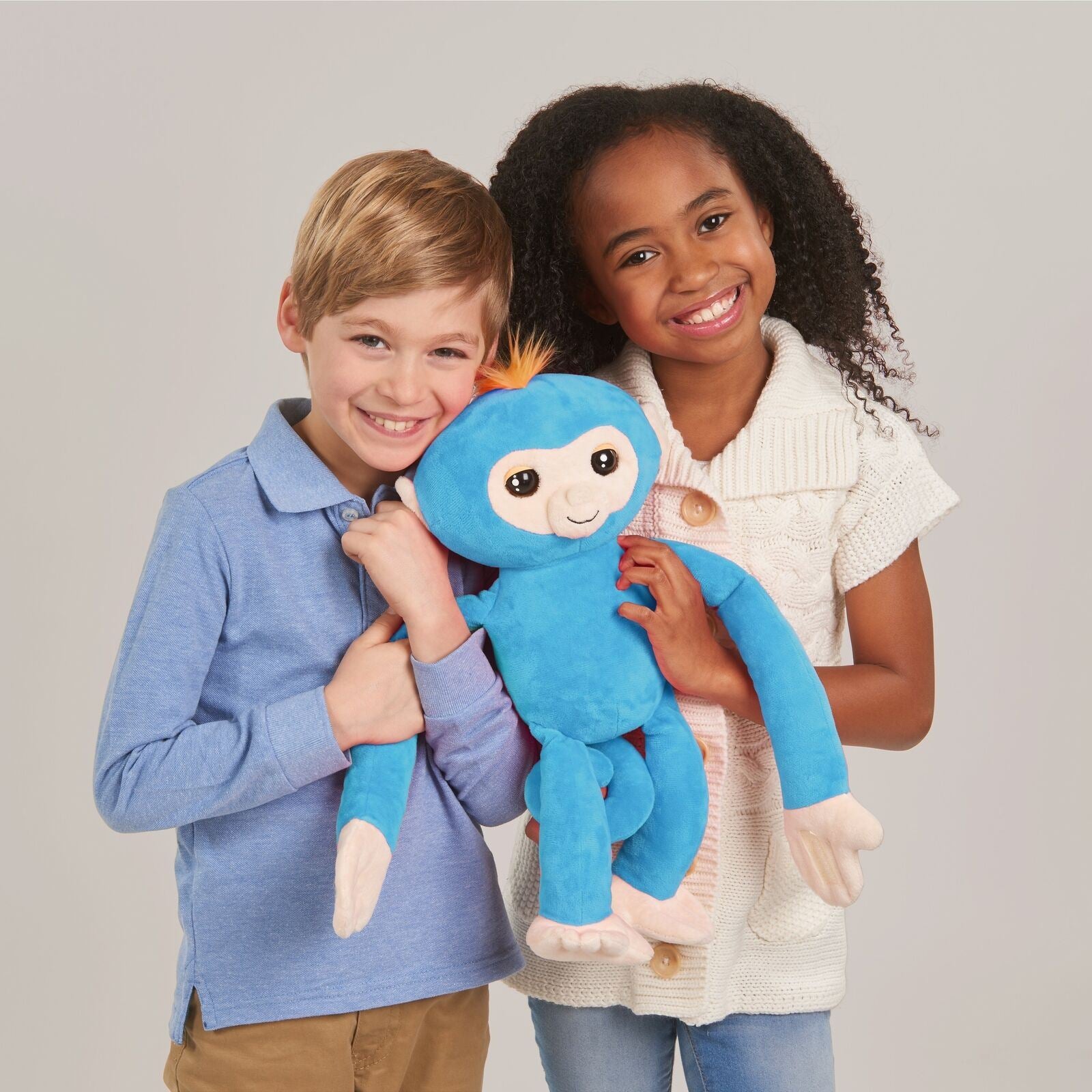 Fingerlings HUGS BORIS (Blue) Advanced Interactive Plush Baby Monkey Pet WowWee